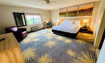 Days Inn & Suites by Wyndham Kansas City South