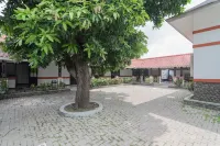RedDoorz Syariah @ Kolonial Guest House Hoteller i Pakubeureum