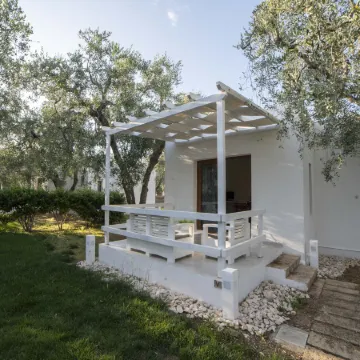 "saracena" Holiday Home with Private Beach and Swimming Pool