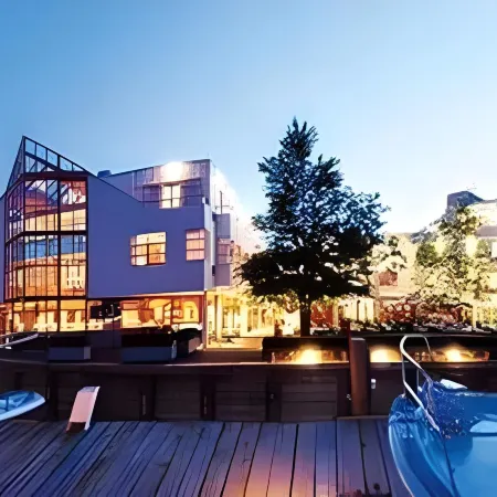 Granville Island Hotel Отели рядом с достопримечательностью «Бассейн Китсилано»