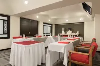 Ramada Plaza by Wyndham Leon