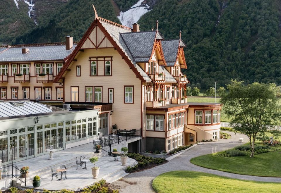 hotel overview picture
