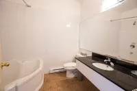 private room3 autonomous south bank urban countryside - A9