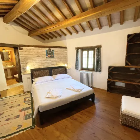 Spoleto Tranquilita Sleeps 20 with Wifi Pool Yoga Studio Gardens and Views