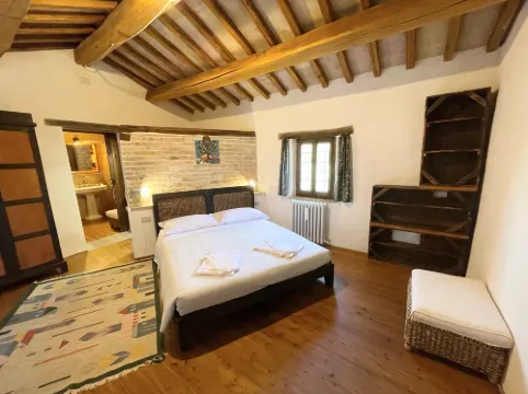 Spoleto Tranquilita Sleeps 20 with Wifi Pool Yoga Studio Gardens and Views