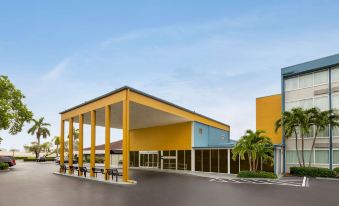 EnVision Hotel Miami International Airport