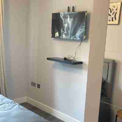 Stylish Elegant New Flat 5 Min from Crossrail Rooms