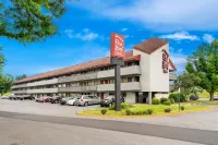 艾倫敦機場紅頂飯店 懷特霍爾住宿飯店