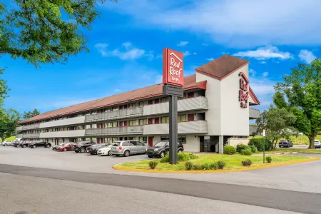 Red Roof Inn Allentown Airport Отели рядом с достопримечательностью «Парк Шервуд»