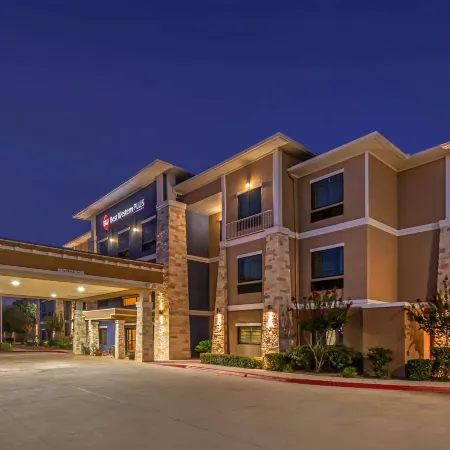 Best Western Plus Lytle Inn Suites