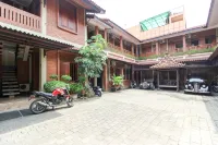 RedDoorz near AMIKOM Yogyakarta 2 Hotel di Kecamatan Depok
