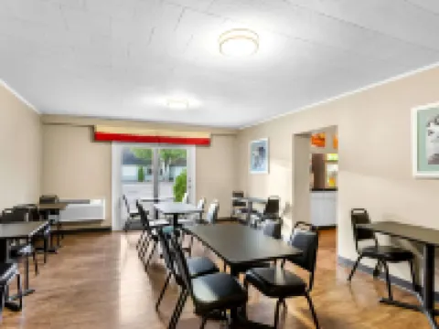 Quality Inn & Suites Hotels in Coos County