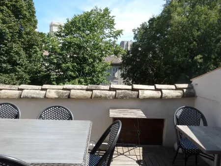 Le Limas Отели рядом с достопримечательностью «Mairie d'Avignon»