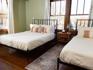 The Winona House - Boutique Hotel Near Downtown