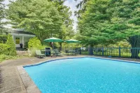 Serene Holmes Cottage Near Lakes & Trails!