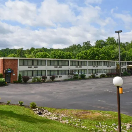 Wingate by Wyndham Lake George