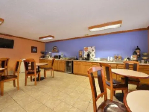 格林內爾凱藝套房酒店 - 近大學 保厄希克縣酒店