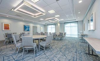 Holiday Inn Express & Suites Charleston-North