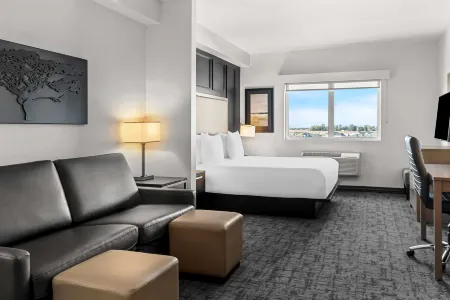 Best Western Plus Winkler Отели рядом с достопримечательностью «Manitoba Baseball Hall Of Fame Museum»