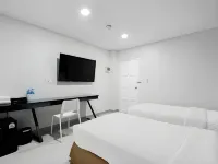 Terminal2 Hotel Phukettown Отели рядом с достопримечательностью «VR COMPUTER PHUKET»