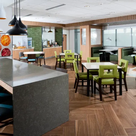 Fairfield Inn & Suites Las Vegas Northwest Отели рядом с достопримечательностью «Поле для диск-гольфа Mountain Crest Disc»
