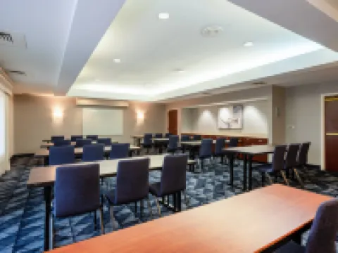 Courtyard Columbus Airport Hotels in Columbus