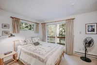 Mt Baker Rim Cabin 19 - Pet Friendly, Wifi, Hot Tub, Sleeps 10