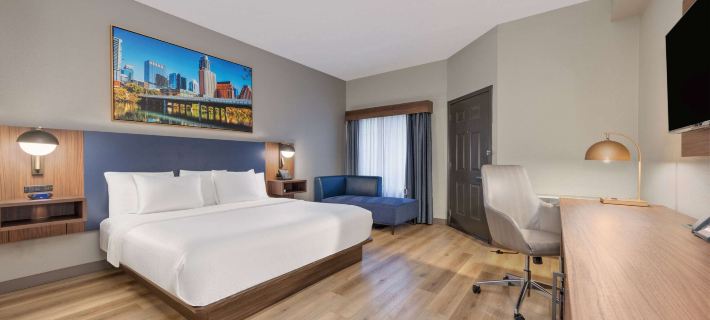 La Quinta Inn & Suites by Wyndham Dallas DFW Airport North Hotels in Irving