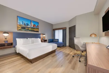 La Quinta Inn & Suites by Wyndham Dallas DFW Airport North