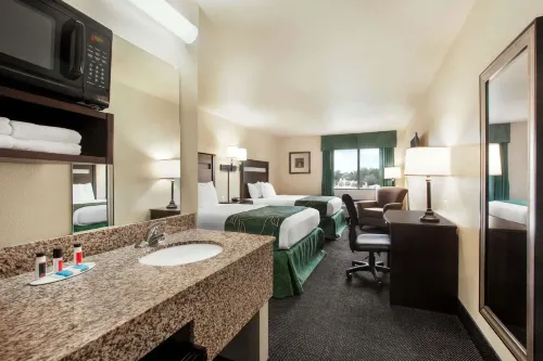 Travelodge by Wyndham Livonia Hotels in Livonia