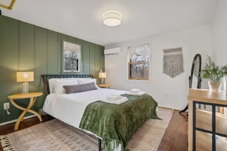 Forest Haven: Hot Tub, Record Player, Fire Pit