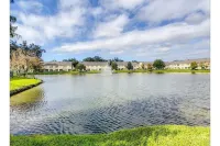 Cozy Vacay-Condo close to the theme parks!