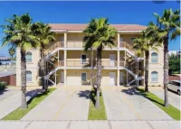 Modern Condo near Beach w/outdoor pool