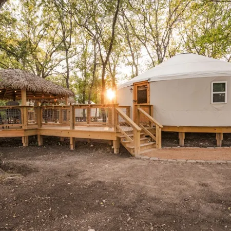 Hoot Owl Yurt/Cold A/C! Hot Tub/Medina River/Close to Downtown/RiverYurtVillage