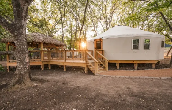 Hoot Owl Yurt/Cold A/C! Hot Tub/Medina River/Close to Downtown/RiverYurtVillage