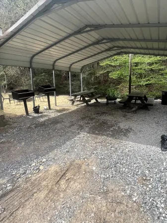 Papa Bear's Den!The perfect location to visit the trails” Отели в г. Логан