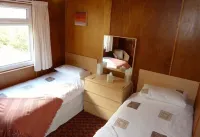 Dog-friendly lochside chalet with balcony, stunning mountain views!