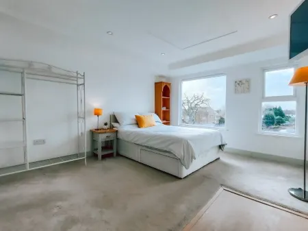 The Isabella Studio by Richmond Park Отели рядом с достопримечательностью «Королевские ботанические сады»