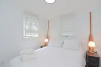 Green Anchor Cottage - private hot tub getaway!