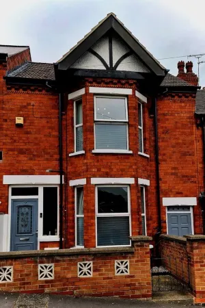 Stylish 3 Bedroom Victorian Villa with hot tub