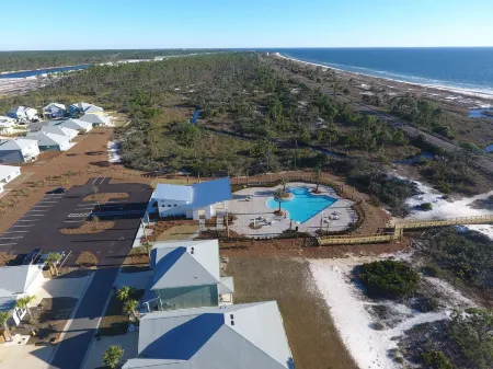 Stylish Home-Private Heated Pool-HotTub, Walk to Beach, Bikes,EV Charger & More!