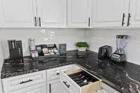 Stylish & Luxurious 3 BDR Home with Play Station Hotels in Bristol