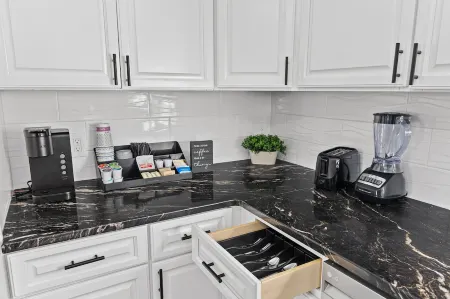 Stylish & Luxurious 3 BDR Home with Play Station Отели рядом с достопримечательностью «Публичная библиотека Бристол»