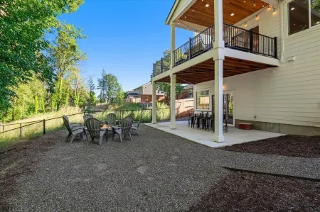 The Avery House ~ A Luxury Retreat in Newberg Отели в г. Ньюберг