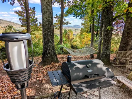 Cozy & Convenient Stone Mountain hideawy ... closest to the State Park! Отели в г. Трапхилл