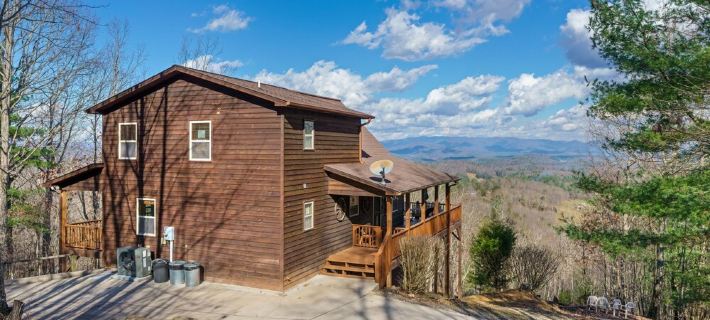 Private Mountain Cabin Retreat 1.5 acres, Amazing Views, Hot Tub, STARLINK Wifi Hotels in Notla