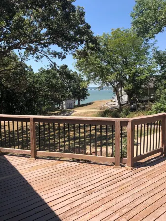 Lakeview Cabin- minutes from beach!