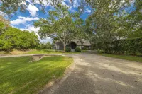 Cozy cottage on the Colorado Hotels in Columbus