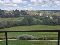 Views of Redwall Valley and close to beaches and wineries. Hotels in Yallingup
