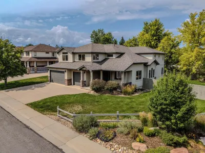 Luxury Retreat w/ Hot Tub, Home Theater & more. Kid & Pet Friendly!